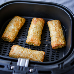 Knusprige Frühlingsrollen aus dem Airfryer mit frischem Gemüse